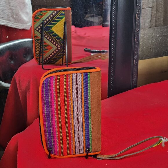 JL Brand Duo Pattern Aztec Stripe Embroidered Leather Zip Hand Strap Wallet OPB - Picture 6 of 16